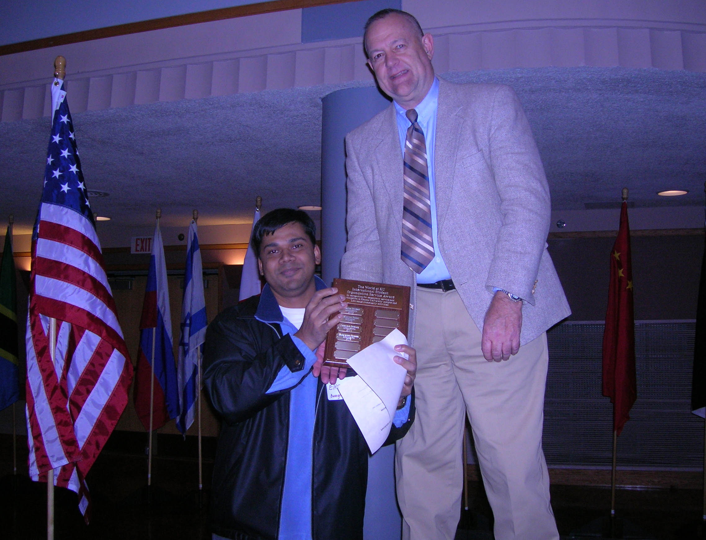 ISOAward05Receiving.JPG (399357 bytes)