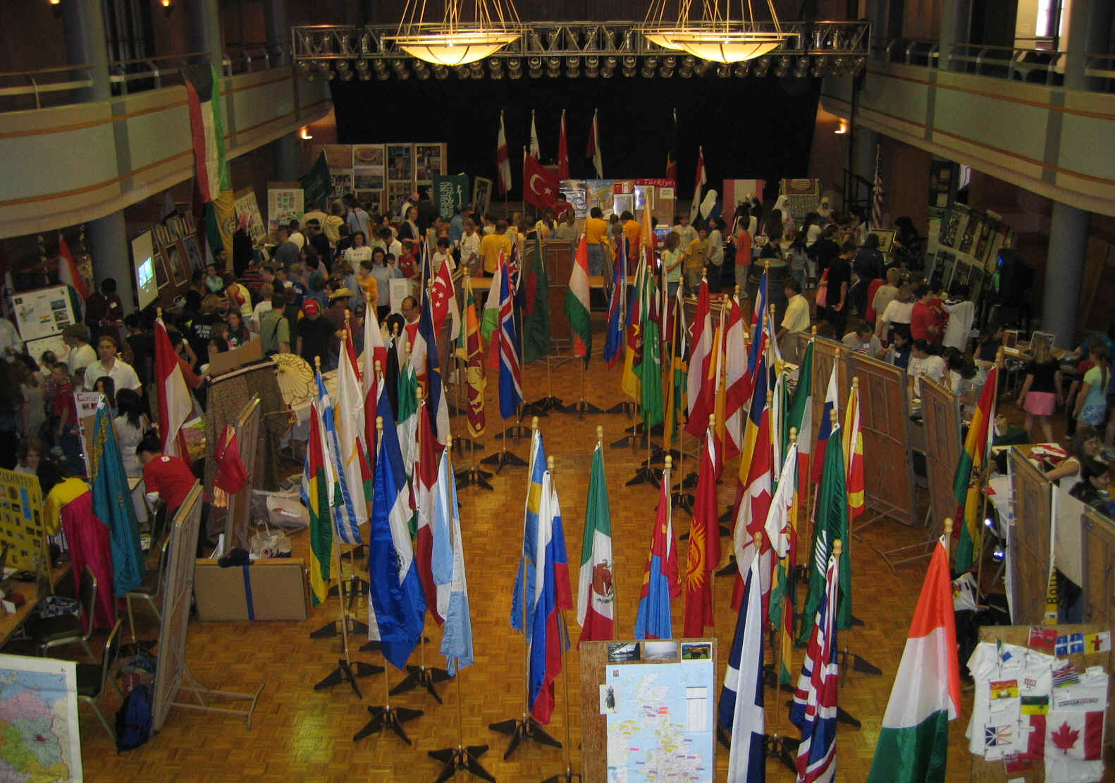 Worldexpo_04_2.jpg (201618 bytes)